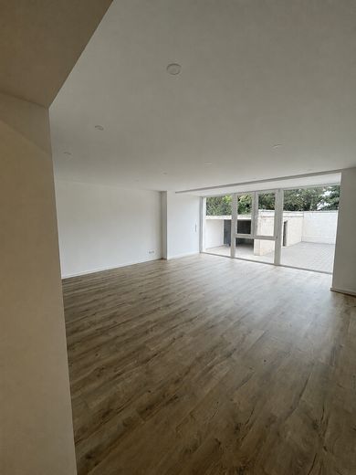 Kernsaniert EG Wohnung mit Garten – Wohn/Essbereich
