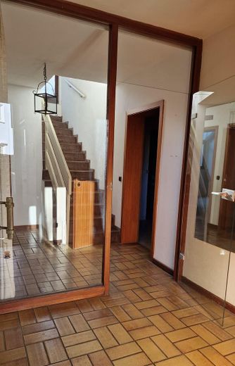 Großzügiges Reihenmittelhaus mit 222m² in Muffendorf, Einliegerwohnung und sonnigem Atriumgarten – Eingang mit Treppe