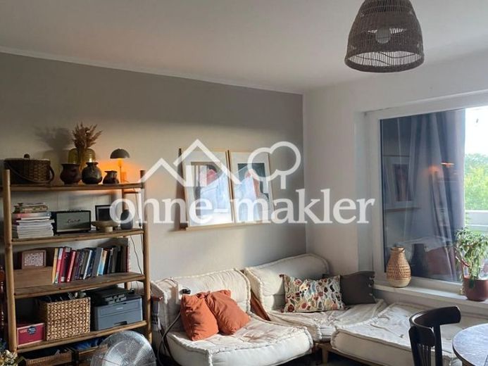 teilmöblierte 1 Zimmerwohnung mit Loggia und Einbauküche – Foto 1