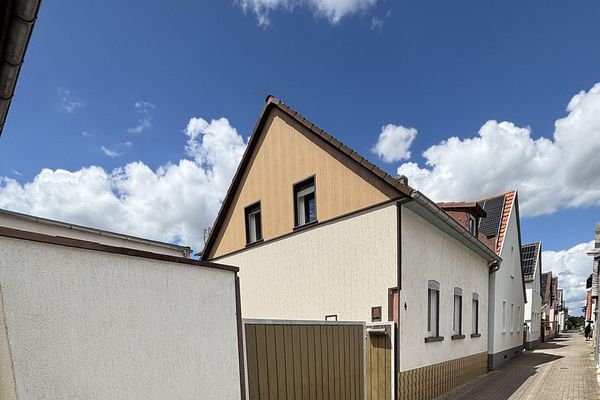 Worms Heppenheim’da garajda avlulu müstakil ev