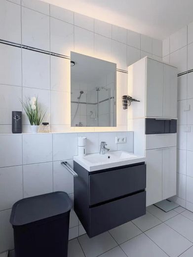 Hochwertig voll möblierte 2-Zimmer-Wohnung mit Dachterrasse, Tiefgarage & Garten in München Nord – Foto 15