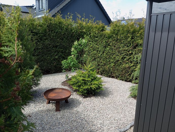 VON PRIVAT - STIL & CHARME stehen für dieses Raumwunder. Fotowoltaika, ogród, domek ogrodowy... – GARTEN / AUSSENGRILL