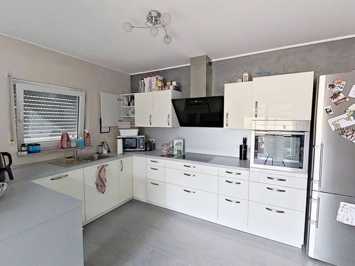 Große 3-Zimmer-Wohnung mit BALKON und EBK in ruhiger Wohnlage – Küche