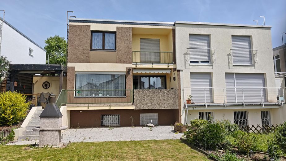 DHH mit großem Grundstück – Haus Westseite