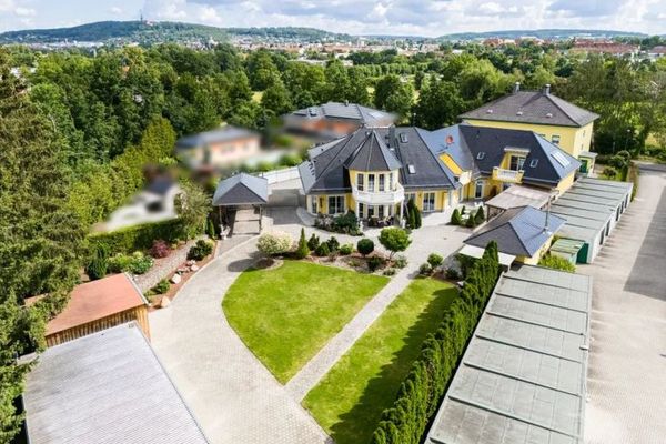 Reprezentacyjna willa z częścią wellness i dwoma mieszkaniami dodatkowym