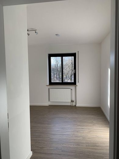 Piękne 3-pokojowe mieszkanie z kuchnią i łazienką oraz balkonem w Pfersee – Zdjęcie 25