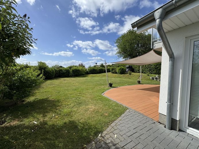 Ostseite und Garten