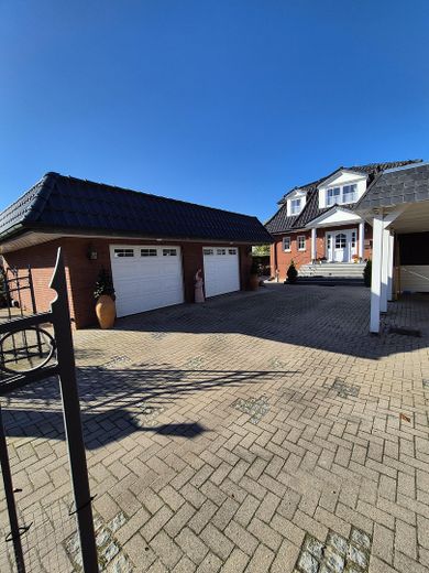 Blick auf die Doppelgarage