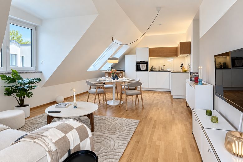 Penthouse mit Einbauküche – Wohnzimmer