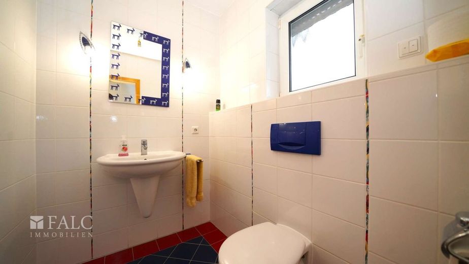 Halbes Haus, volles Glück, sofort einziehen! - FALC Immobilien Heilbronn – Das stille Örtchen