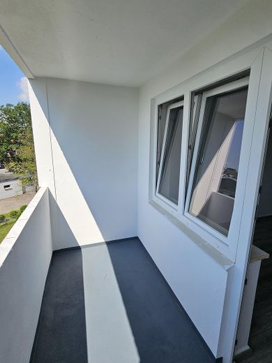 Der erste Schlüssel, der wirklich Dir gehört: Sanierte Wohnung mit Balkon – Balkon 