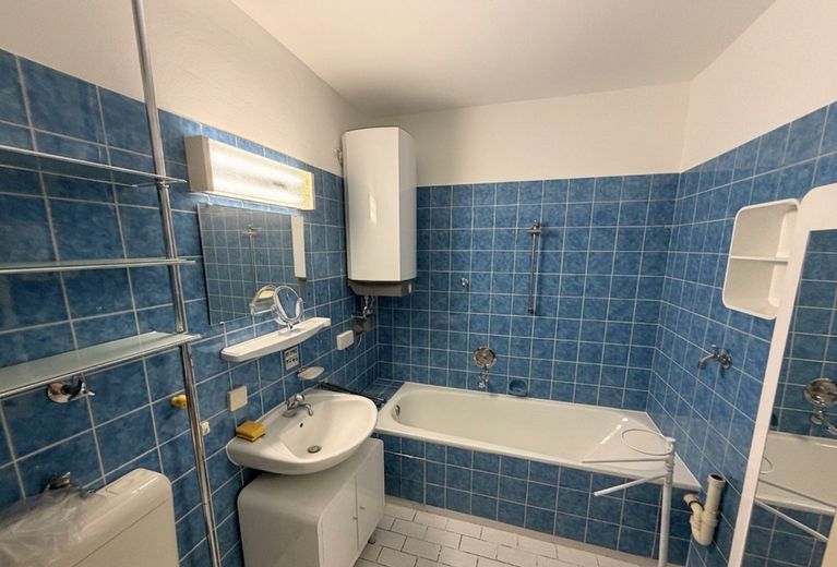 Sehr zentral gelegene lichtdurchflutete 3 Zimmer Wohnung zzgl. einer Garage zu verkaufen! – Bad