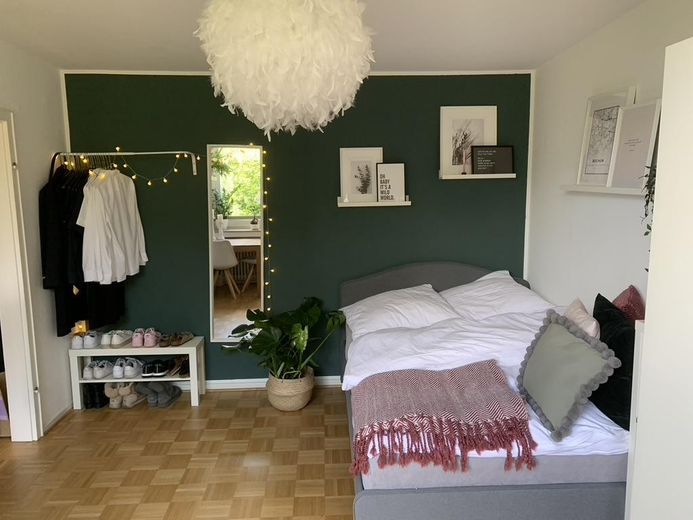 Exklusive, vollständig renovierte 1-Zimmer-Wohnung mit Einbauküche in Düsseldorf – Zimmer1