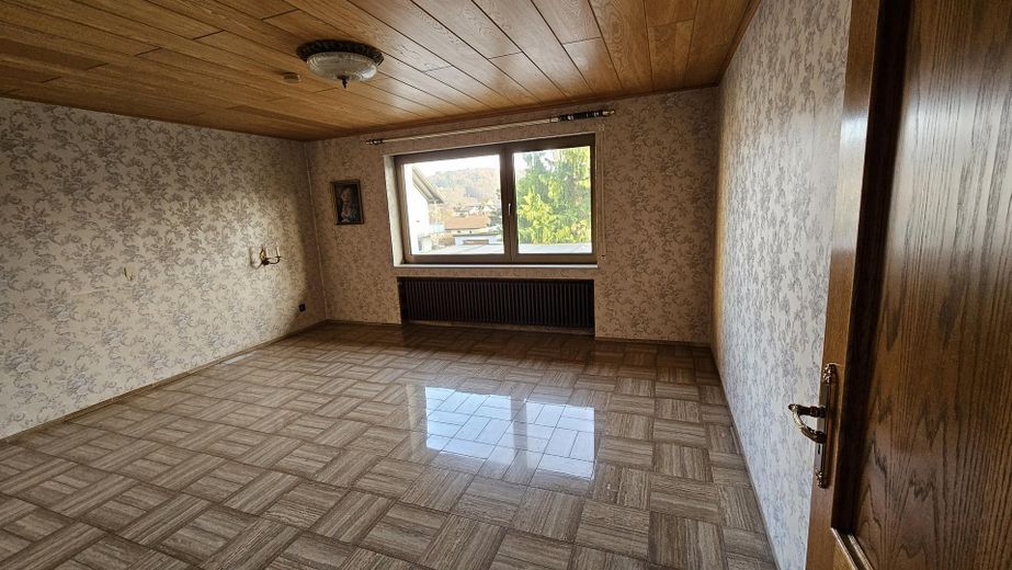 Ampia casa unifamiliare con 11 locali a Zuzenhausen (adatta a una o più comunità abitative!) – OG Schlafzimmer