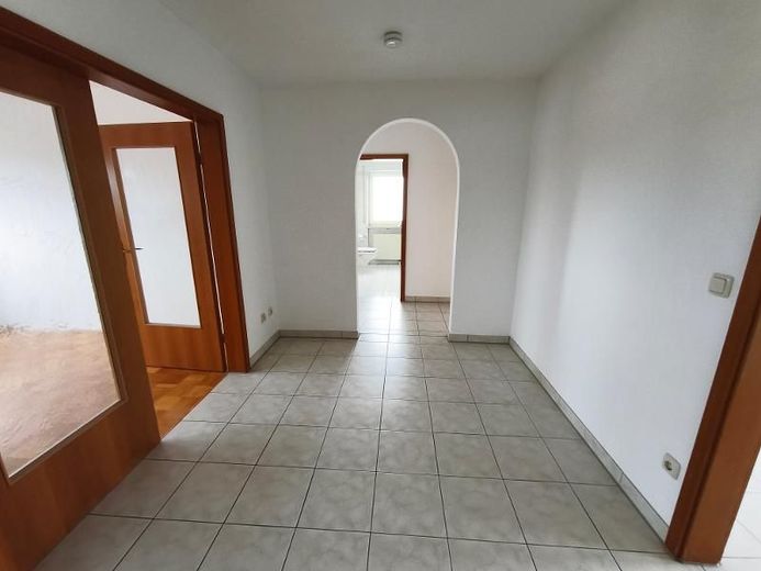 3 Zi. Wohnung (Nr. 6) im DG (2. OG) mit Balkon und Garage – Diele Bild 2