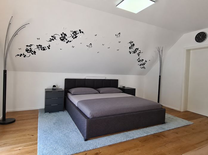 Exklusives Einfamilienhaus - einziehen und wohlfühlen – Eltern Schlafzimmer