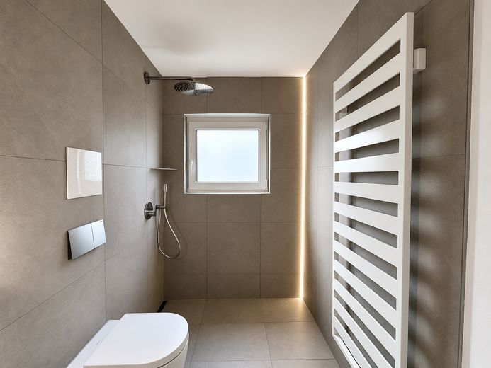 Kernsanierte 3-Zimmer-Wohnung am Bodensee, Balkon, Provisionsfrei – Badezimmer