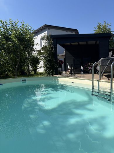 Architect-designed house with pool – Eingelassener Pool