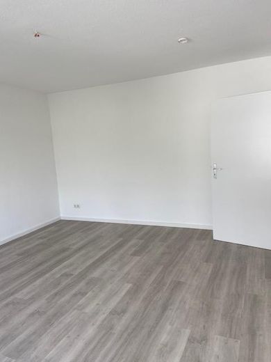 Francoforte Niederrad: Bellissimo appartamento di 2 locali con balcone – Wohnzimmer