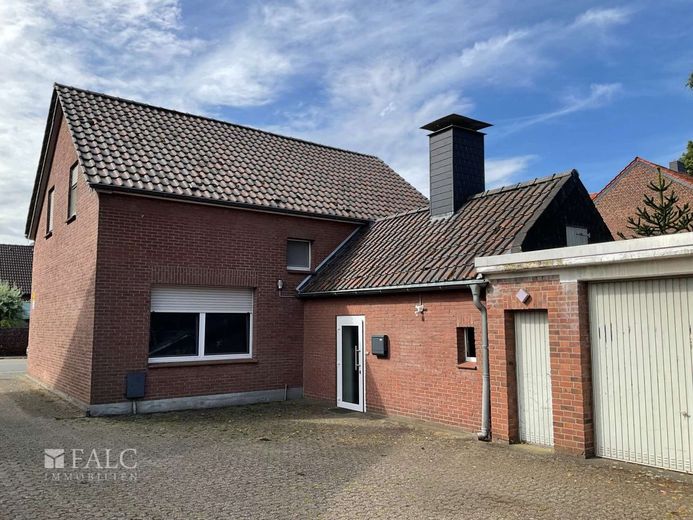 Einfamilienhaus sucht Handwerkerleistung – Außenansicht