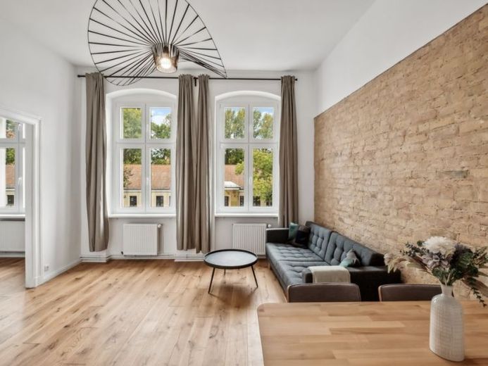 Bezugsfertig! Charmante 2-Zimmer-Altbauwohnung in ruhiger Lage in Berlin-Gesundbrunnen – Foto 1