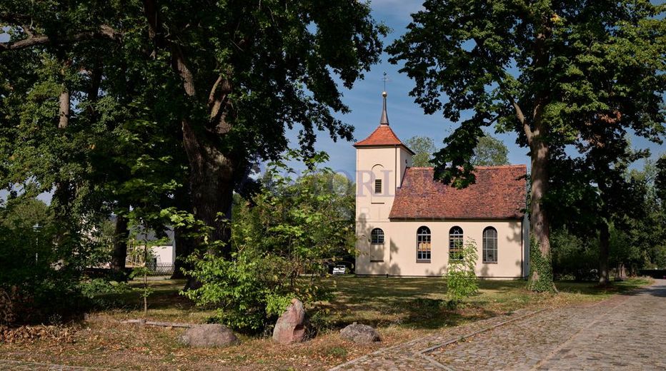 Wohnen in der alten Schule in ruhiger Lage – Kirche