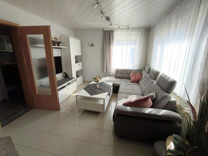 top Haus für zwei Familien, ruhige Lage, super Garten und Pool......Provisionsfrei – Wohnen EG