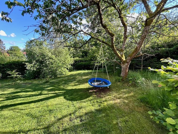 Sanierte bezugsfertige Villa mit Weitblick für Eigennutzung und/oder Kapitalanlage – Garten