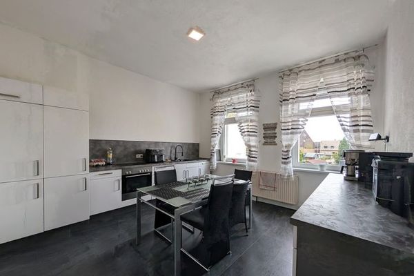 AMPLE SPACE ... FLEXIBLE LIVING IDEAS ... GARDEN WITH POTENTIAL