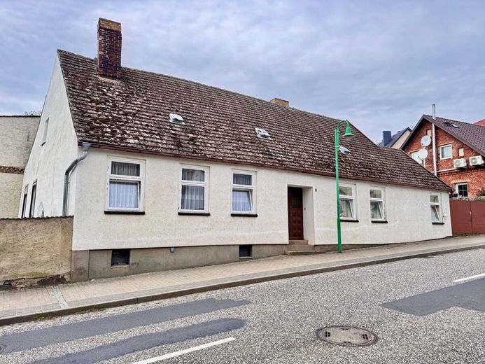 HORN IMMOBILIEN ++ Ein Haus für viele Möglichkeiten in Brüssow bei Löcknitz – Hausansicht