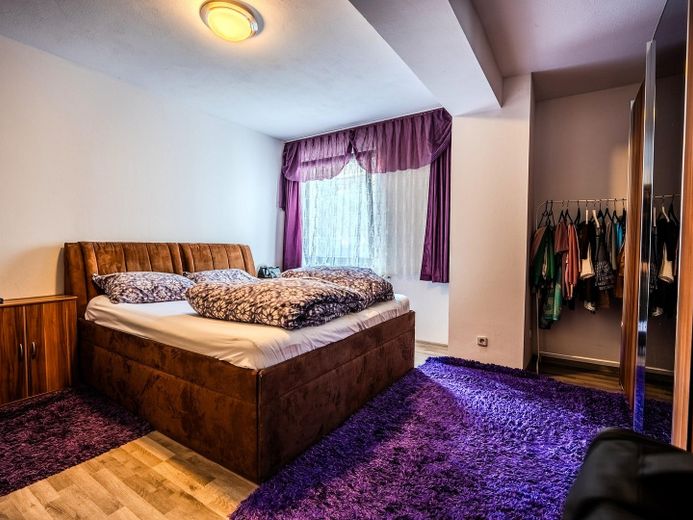 Two residential units, one special home – approx. 160 m² with a large terrace – EG_1_Schlafzimmer