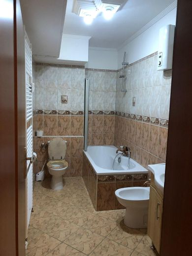 86,5 m² • 3 Zimmer • Einbauküche mit NEUEN Geräten • Neckarstadt-Ost – Badezimmer