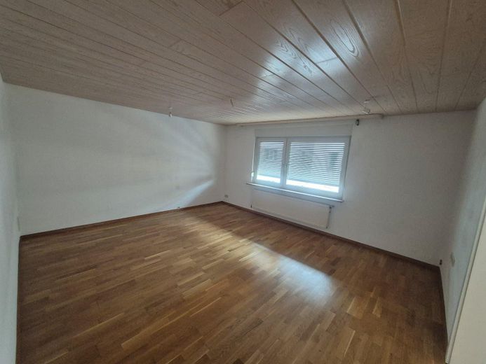 Exklusive 4-Zimmer-Wohnung mit EBK und Stellplatz in Stuttgart – Zimmer 2
