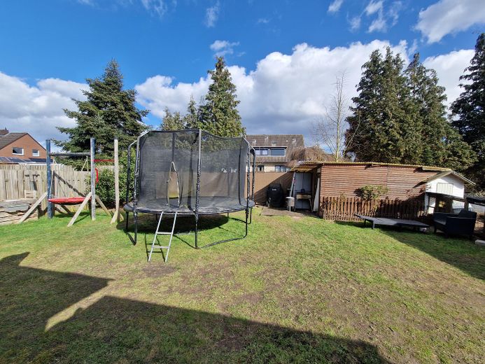Seltene Gelegenheit in Holtorf: Großzügiges Zweifamilienhaus mit Terrasse und Garage – Grundstück