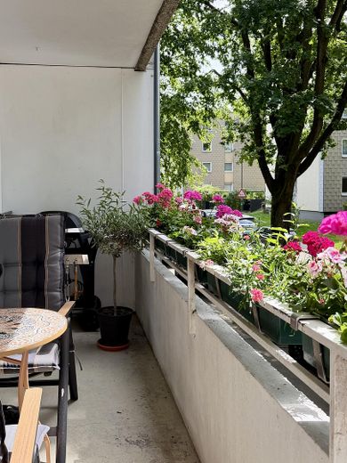 Quiet, green & close to the city center 3-room 74 sqm apartment with SW loggia at Grafenberger Wald – Balkon 2