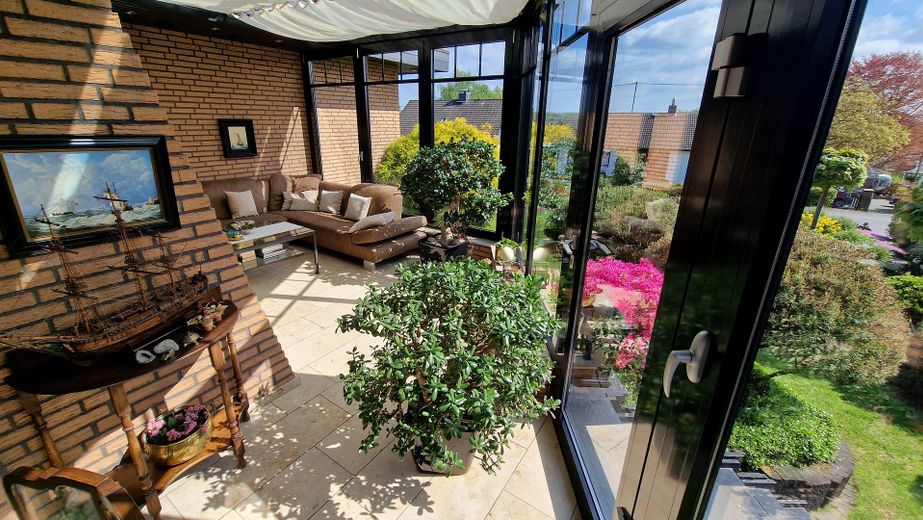 Reserviert! Exklusiver Bungalow in Königswinter: Homeoffice, traumhafte Aussicht, Sonnenuntergänge – Wintergarten