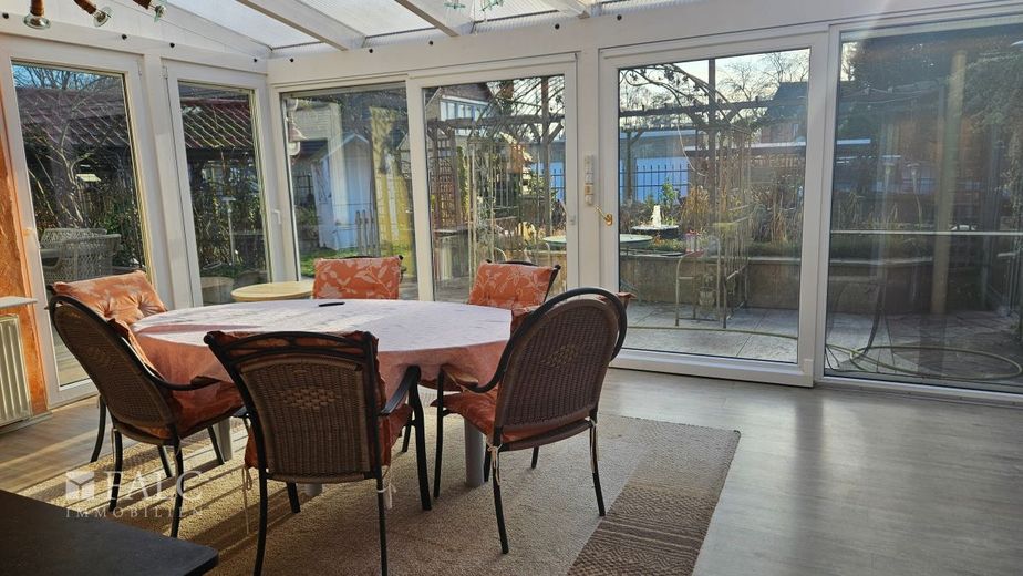 Charmantes Einfamilienhaus in ruhiger Lage ! – Wintergarten