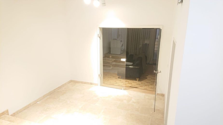 Flur mit Blick ins Wohnzimmer