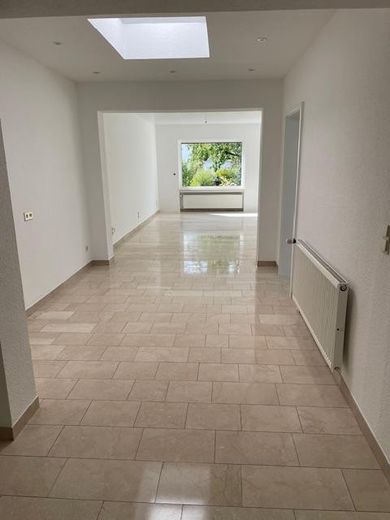 Flur/Blick in das Wohnzimmer