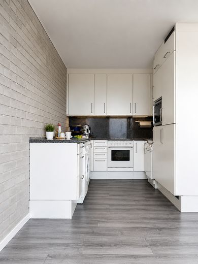Bezugsfertig- Renoviert mit toller Aussicht-3,5 Zimmer – Küche