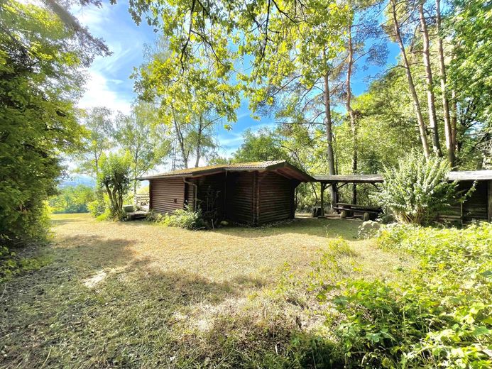 Herrlicher Ausblick in Dörfleins - Freizeitgrundstück mit massiver Blockhütte – Hausansicht