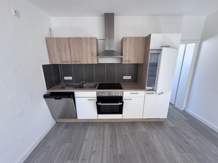 Frisch renovierte 4-Zimmer-Wohnung mit Balkon in zentraler Lage von Flensburg – Kücheneinrichtung Fotos