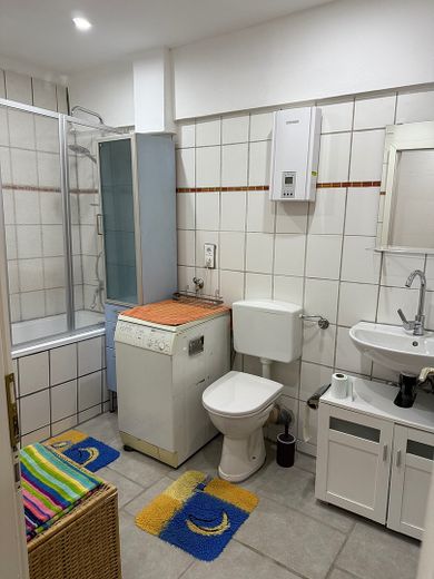 Piso de 3 habitaciones, cocina y baño cerca del aeropuerto de Hahn – Foto 4