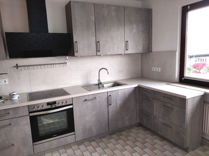 Großzügiges Einfamilienhaus mit Traumgrundstück und Taunusblick – Moderne Einbauküche