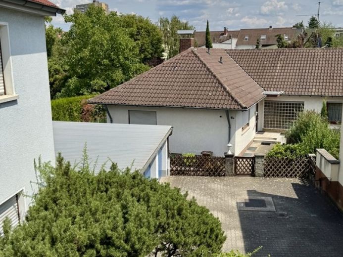 Bungalow & 3-Fam.-Haus | 1.108m² Grundstück | 368m² Wohnfläche | 3 Garagen – फोटो 1