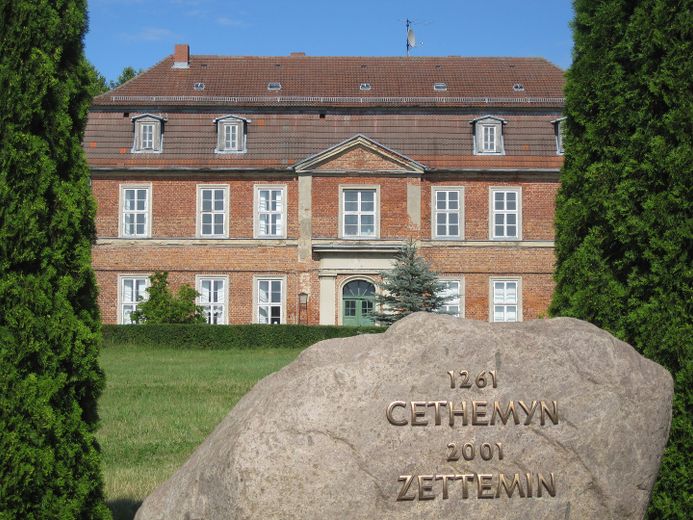 einzigartiges GUTSHAUS in halbrunder Bauweise Nähe Müritz – haupthaus (corps de logis)