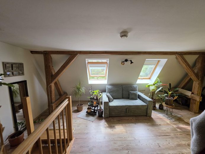 Maisonette-Wohnung mit Balkon zum Innenhof – Zimmer oben