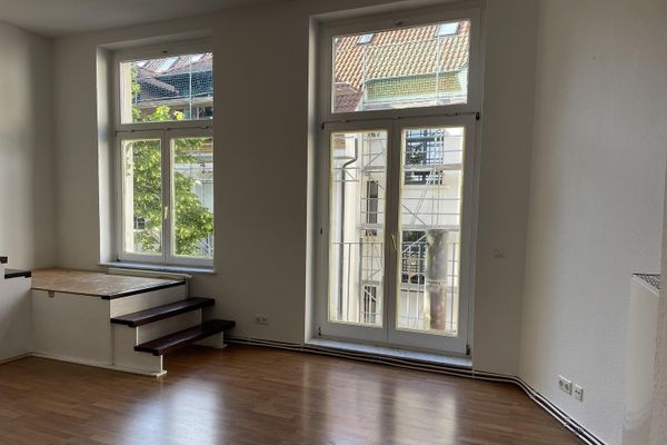Elegant 5-Room Historic Apartment with 16 m² Sunny Balcony – Available from 15 September 2026