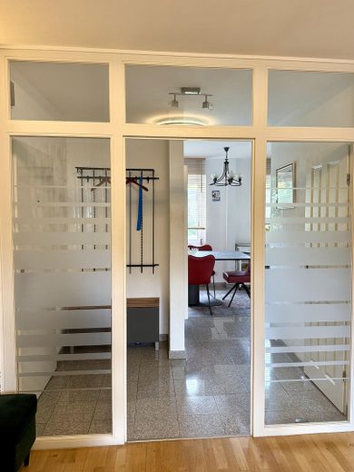 Sessiz ve yeşil: Grafenberger Wald yakınında SW balkonlu 3 odalı, 74 m² daire – Fotoğraf 5