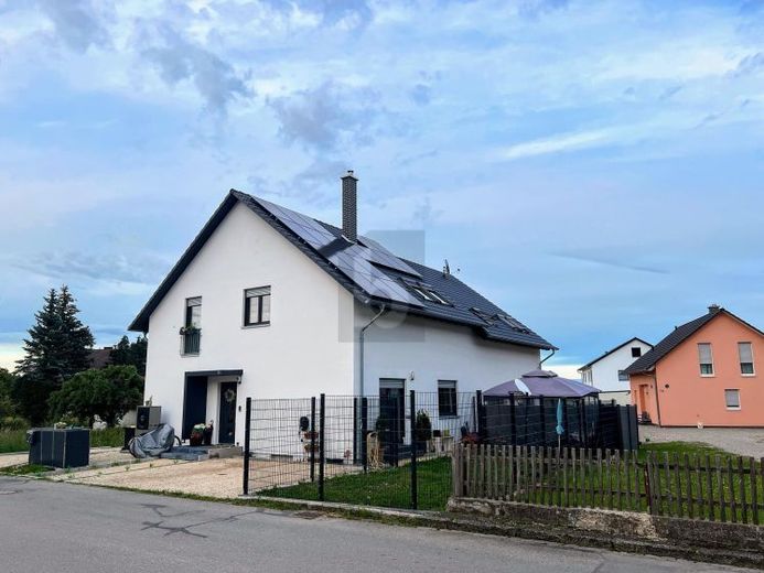 MODERNES WOHNEN IN NATURNÄHE - EIN FAMILIENTRAUM – Foto 1